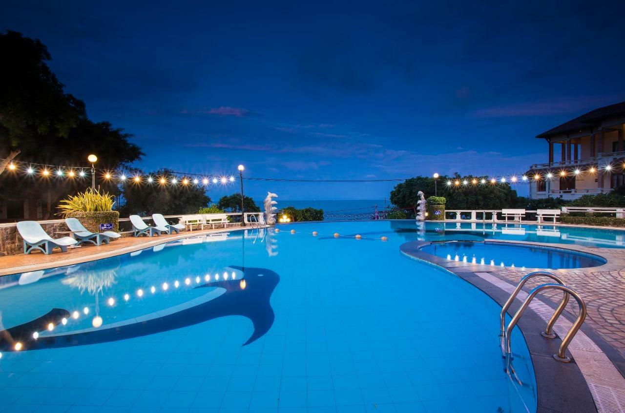 Beachfront Hotel Vung Tau Exterior photo