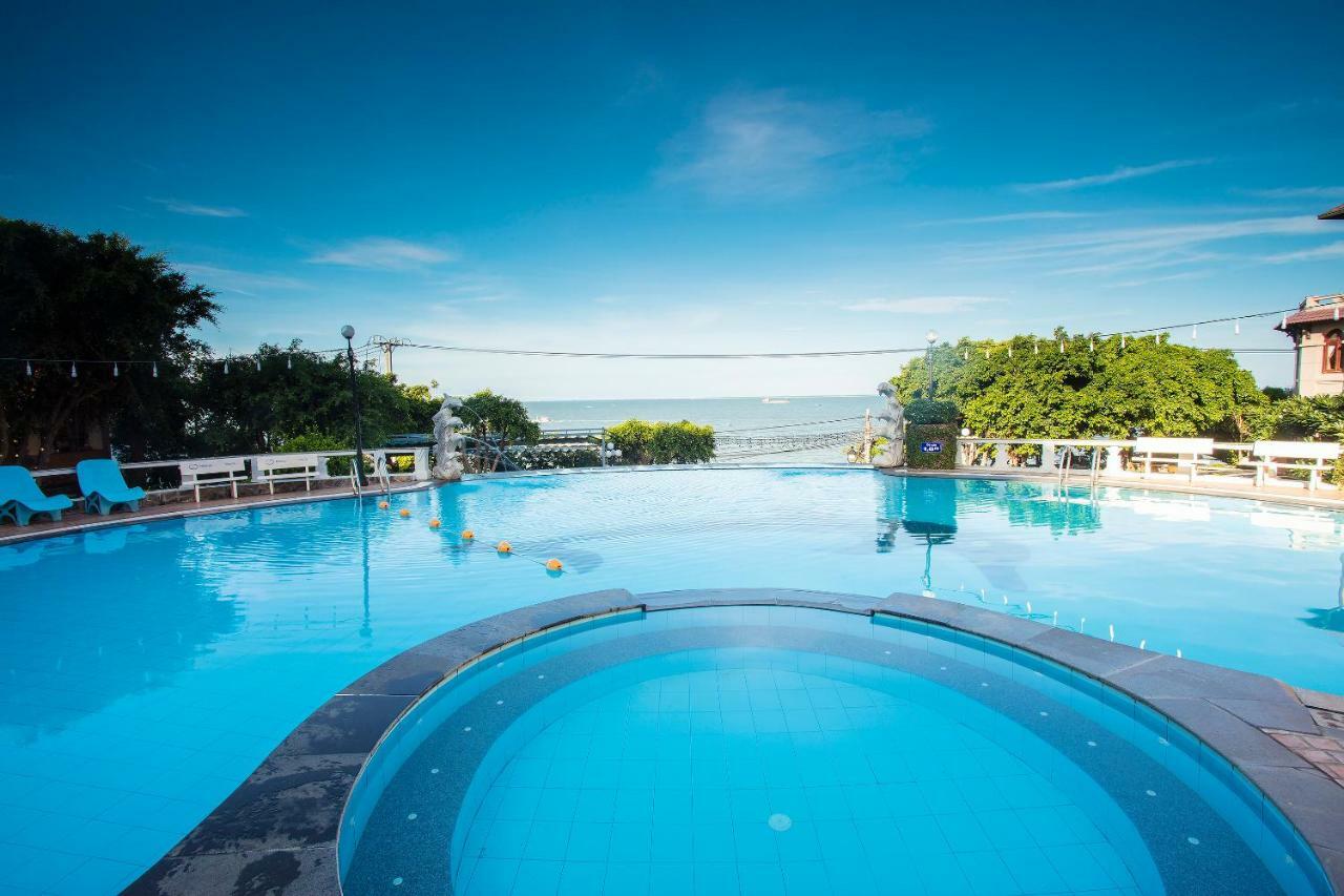 Beachfront Hotel Vung Tau Exterior photo